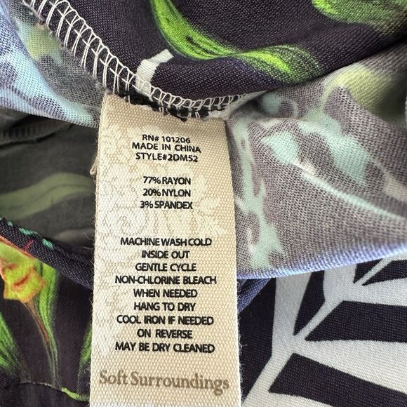 Soft Surroundings Pants Women Medium Stretch Crop Navy Floral Tropical Comfort - Picture 9 of 10